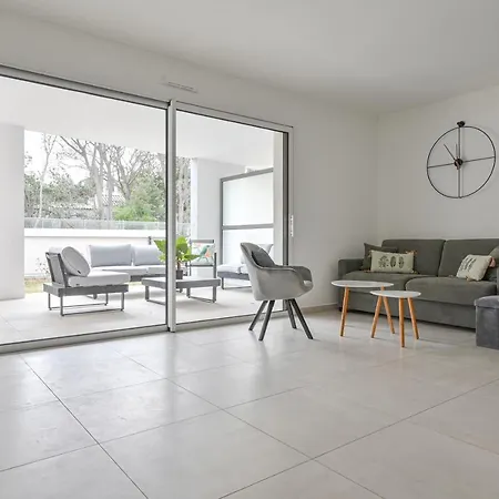 T4 Neuf - Jardin-terrasse Et Piscine – Accès Direct Plages Et Centre Village – App C 12