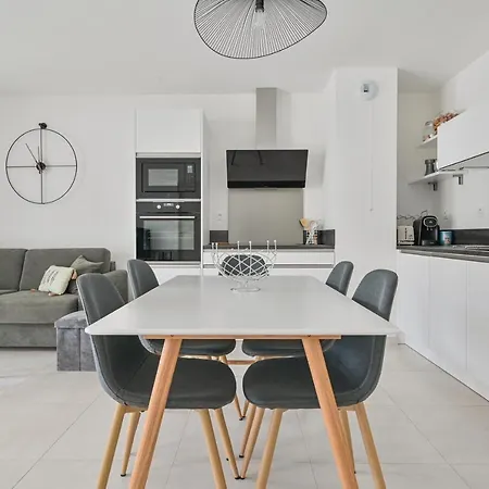 شقة T4 Neuf - Jardin-terrasse Et Piscine - Acces Direct Plages Et Centre Village - App C 12