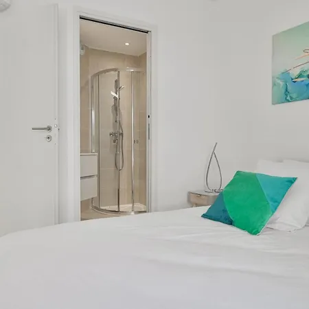 شقة T4 Neuf - Jardin-terrasse Et Piscine - Acces Direct Plages Et Centre Village - App C 12 *